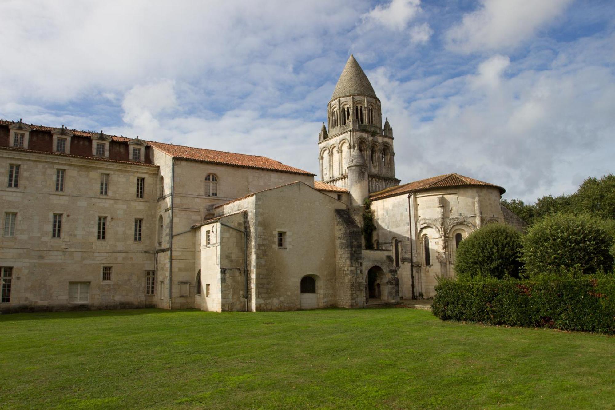Les Chambres De L'Abbaye Saintes Buitenkant foto