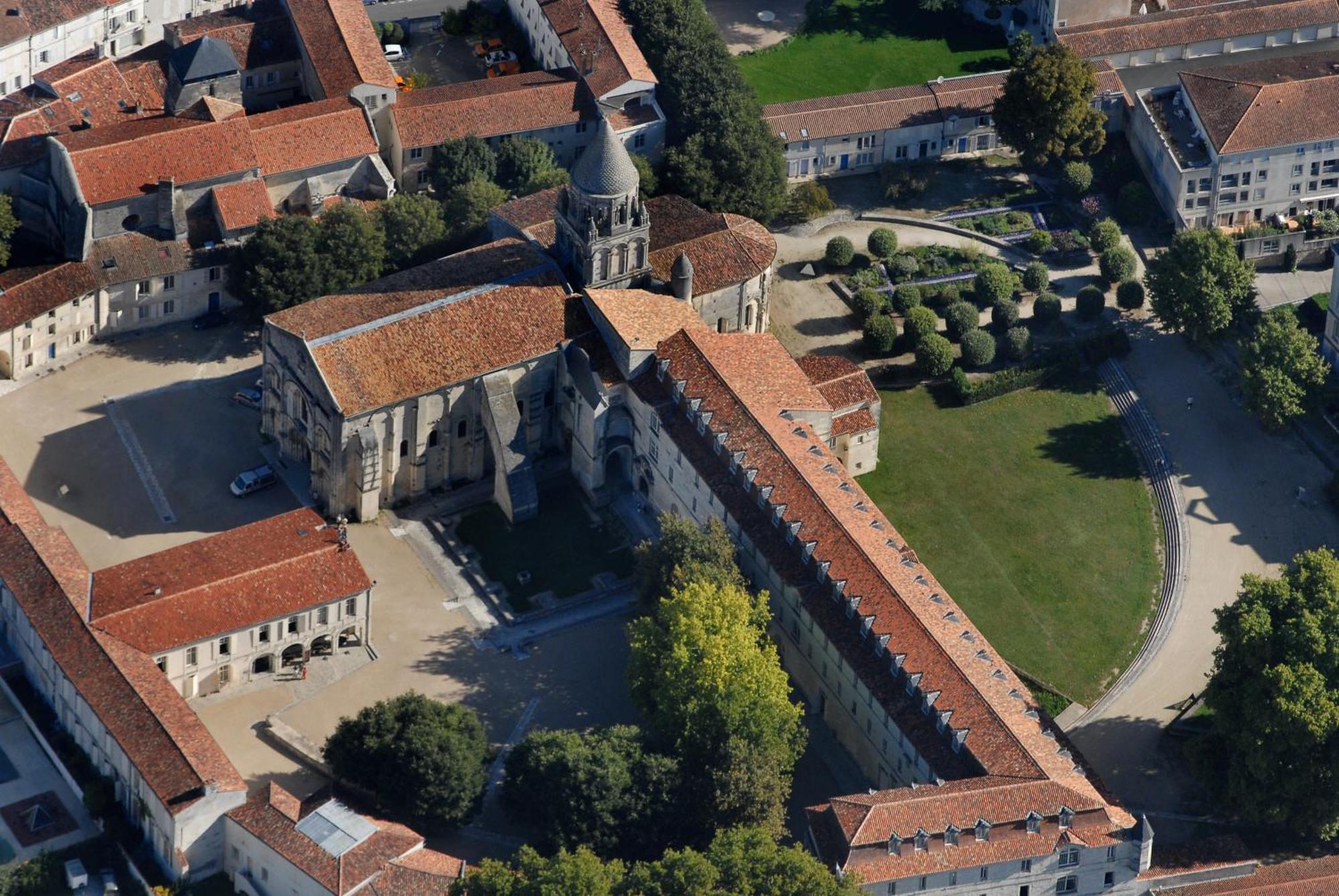 Les Chambres De L'Abbaye Saintes Buitenkant foto