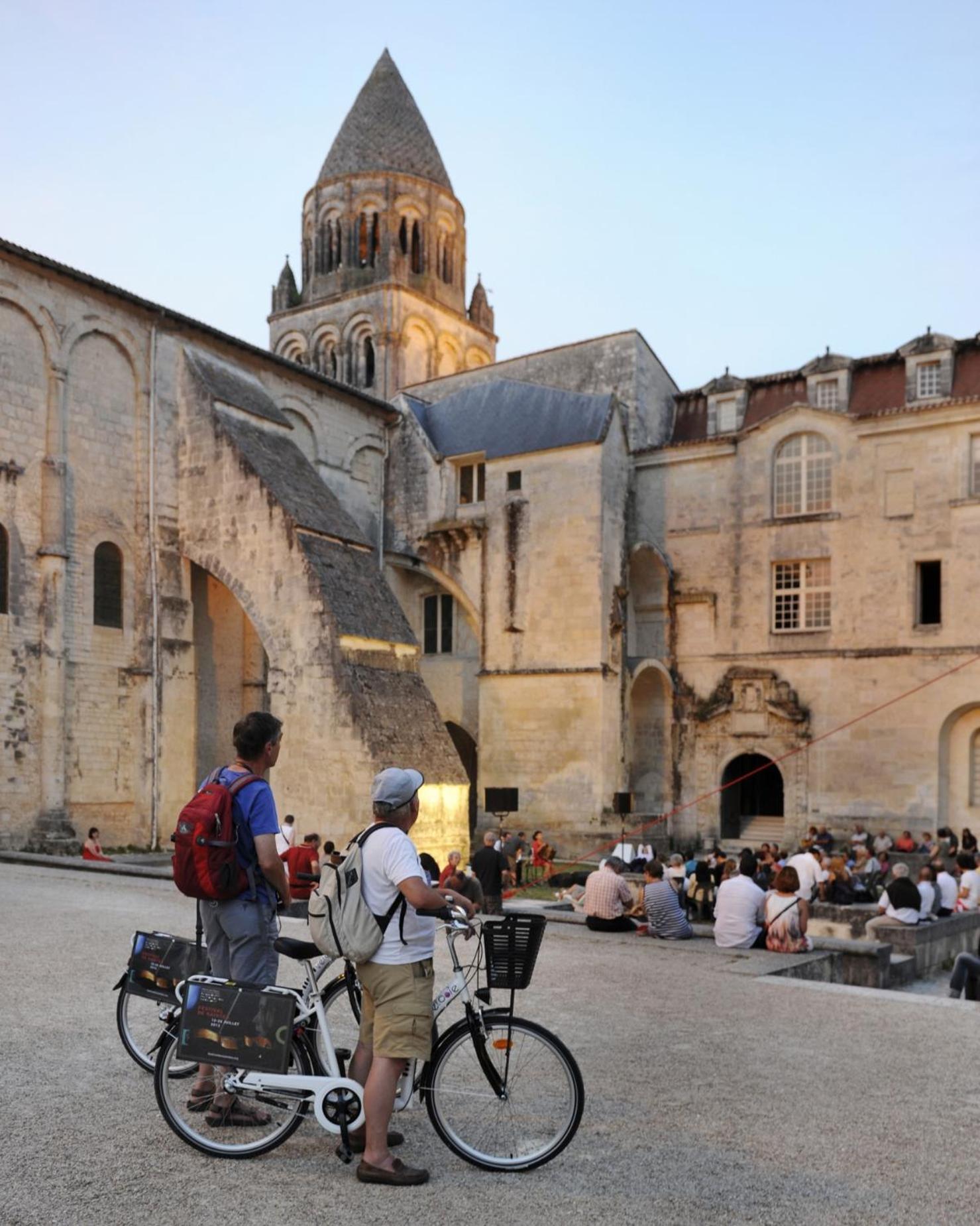 Les Chambres De L'Abbaye Saintes Buitenkant foto