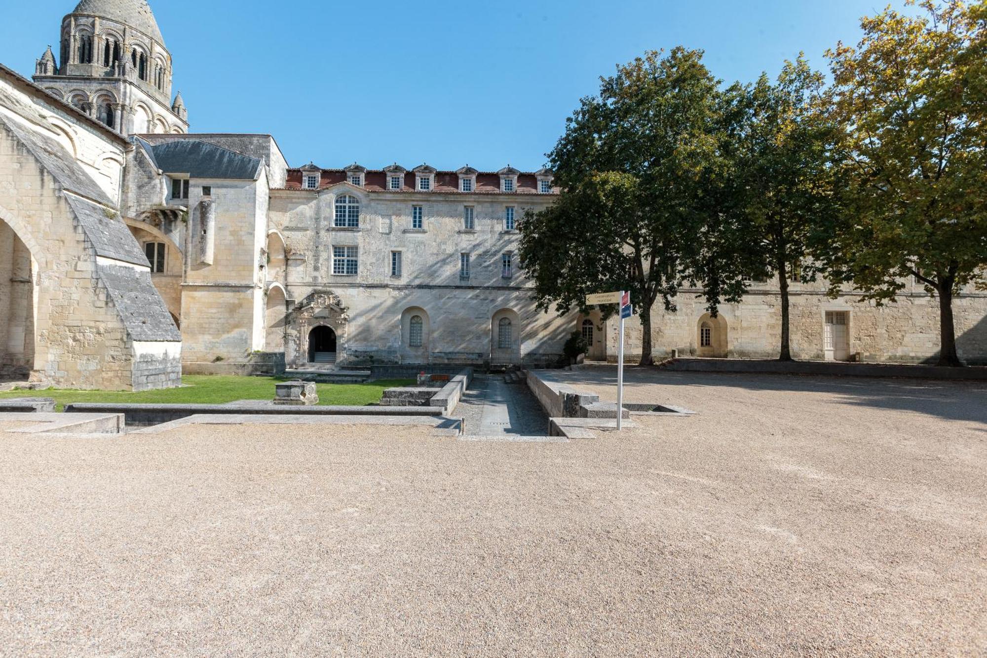 Les Chambres De L'Abbaye Saintes Buitenkant foto