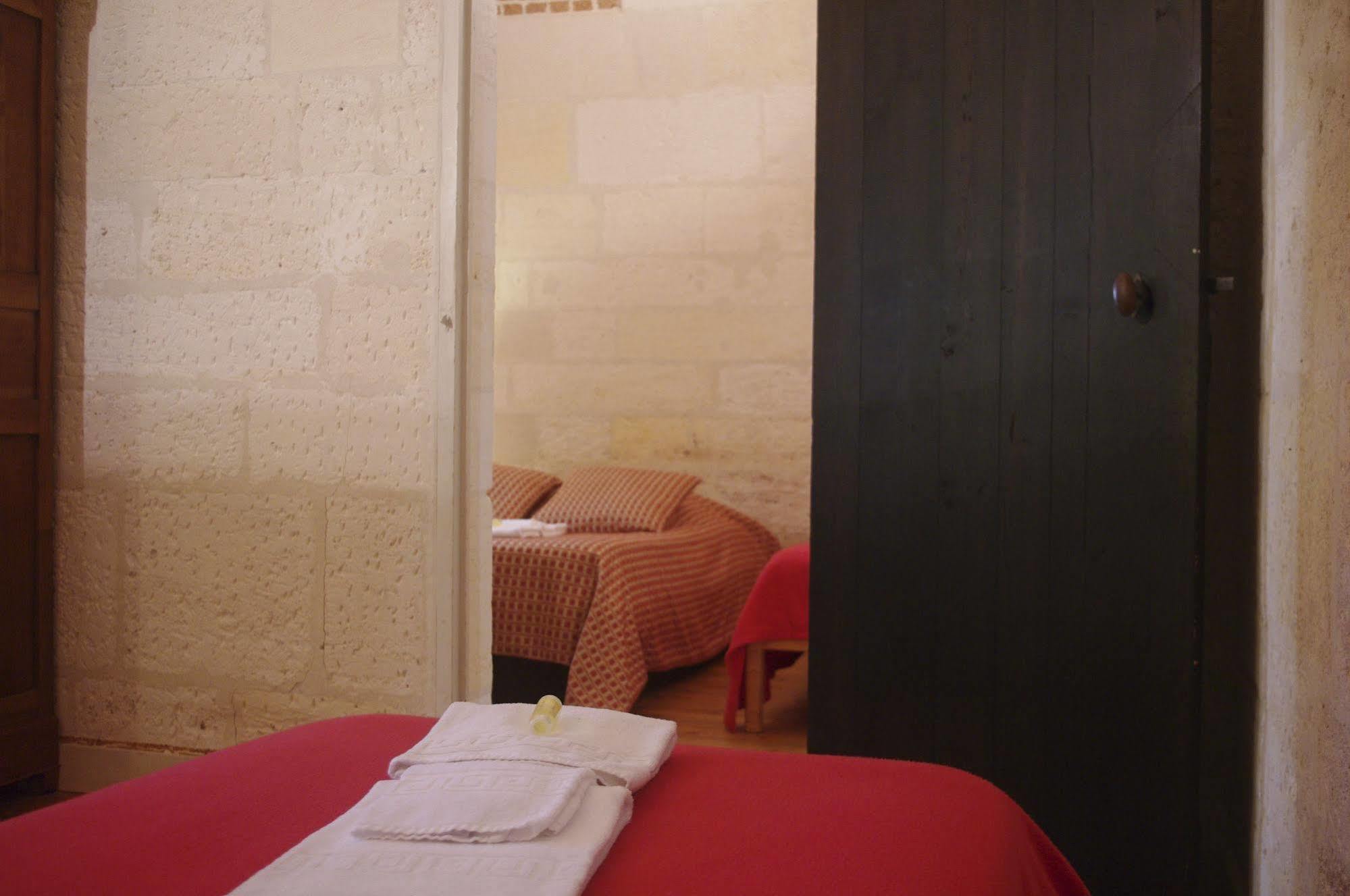 Les Chambres De L'Abbaye Saintes Buitenkant foto